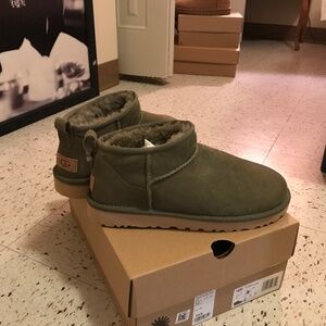 Ugg Classic Ultra Mini green